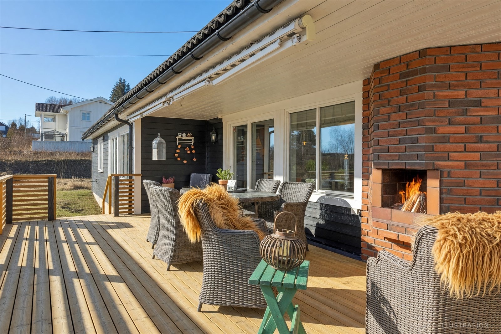 Her kan man få lange sommerdager foran utepeisen! Galleribilde