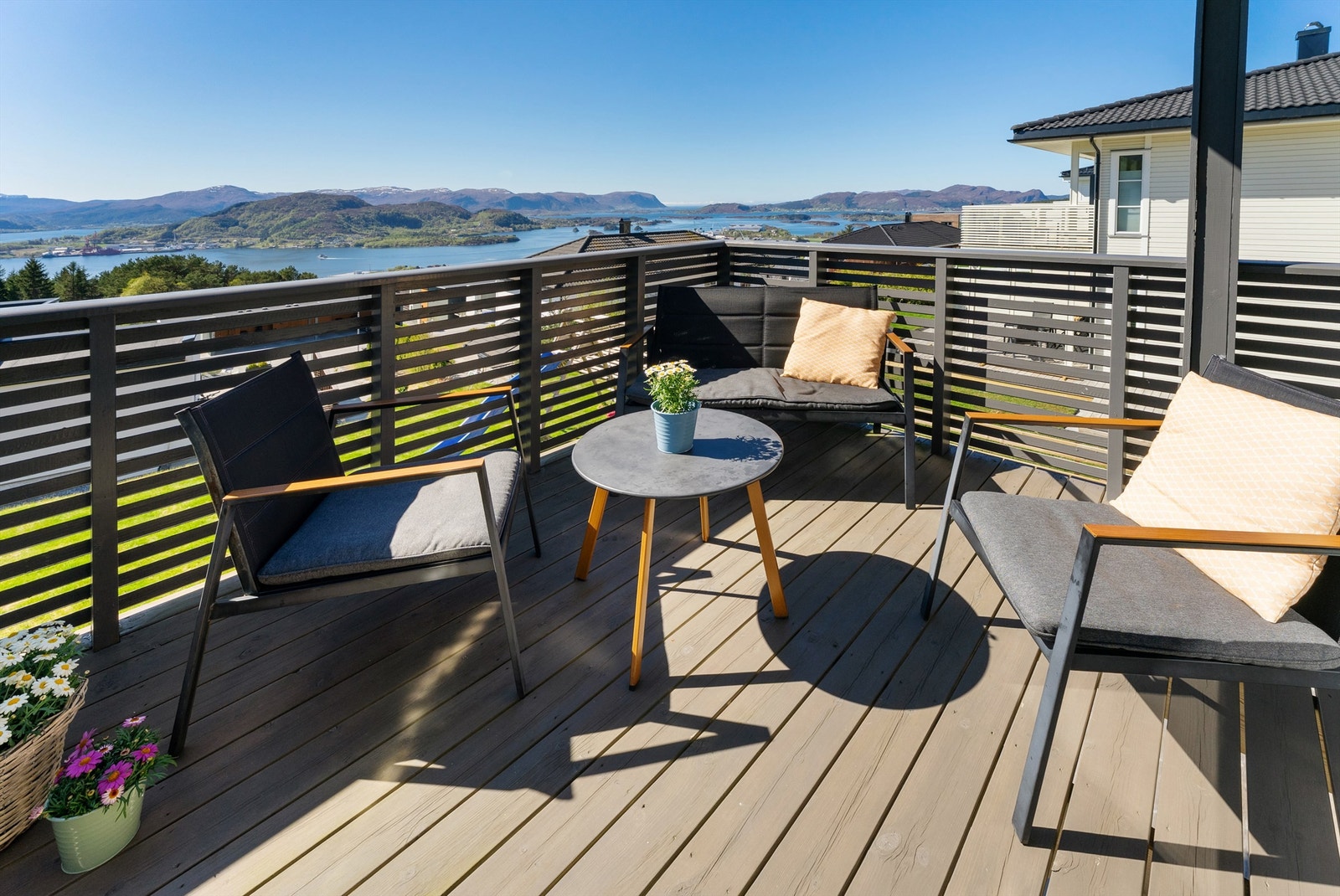 Veranda med utsikt Galleribilde