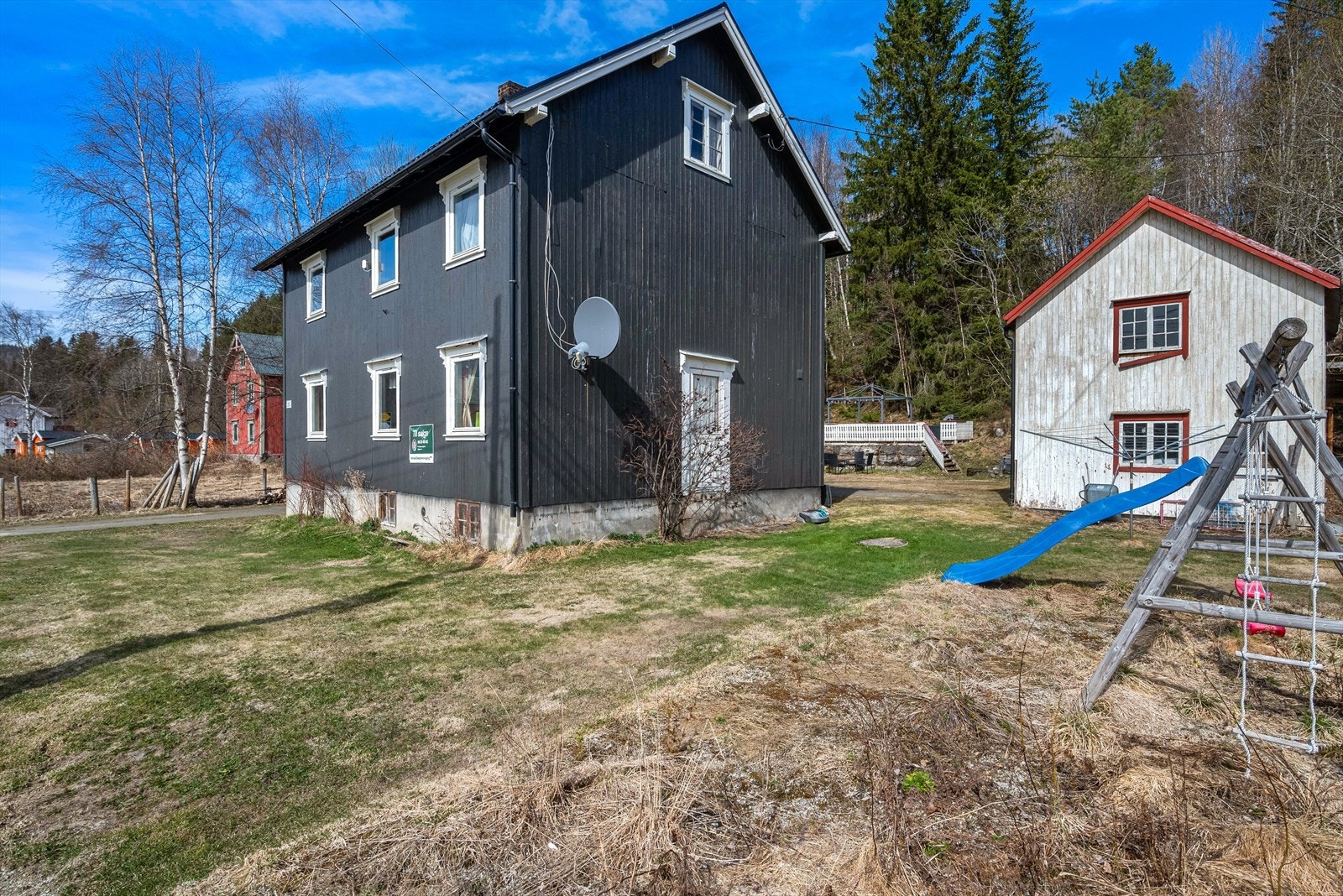 Velkommen til Rørosveien 2953 - en romslig og familievennlig enebolig over to plan pluss kjeller og stort loft. Galleribilde