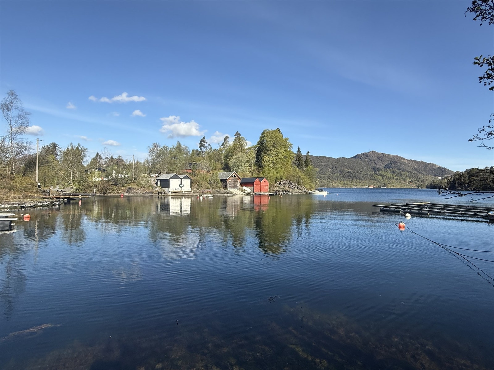 Naustet til høyre. Galleribilde