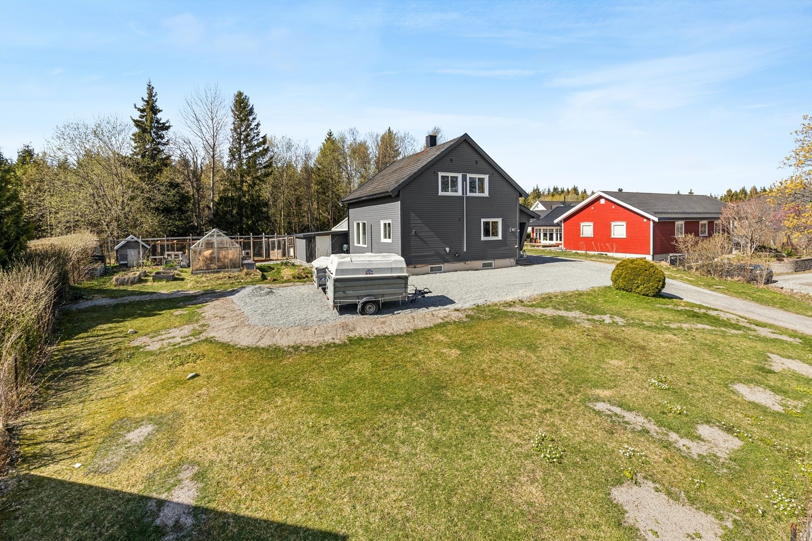 Huset ble etterisolert i 2012-2013, noe som bidrar til god bokomfort. Galleribilde