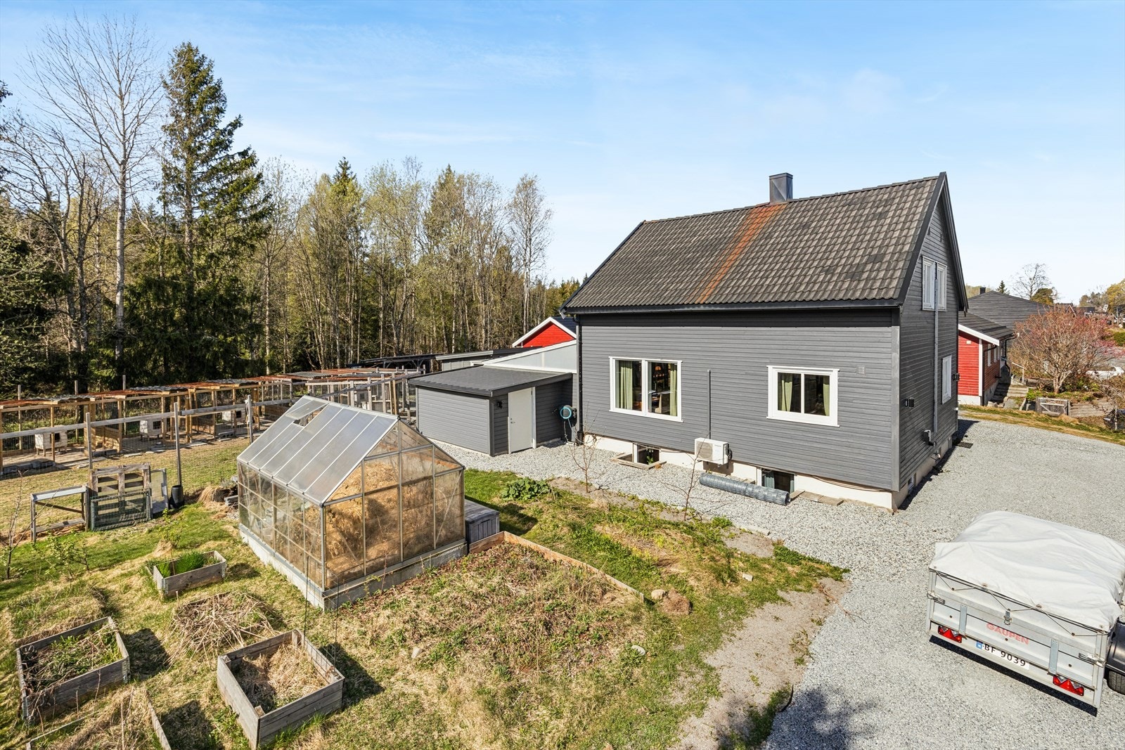 Gamle Kroervei 119 presenteres av DNB Eiendom ved Patrick Alexander Pinto. Galleribilde