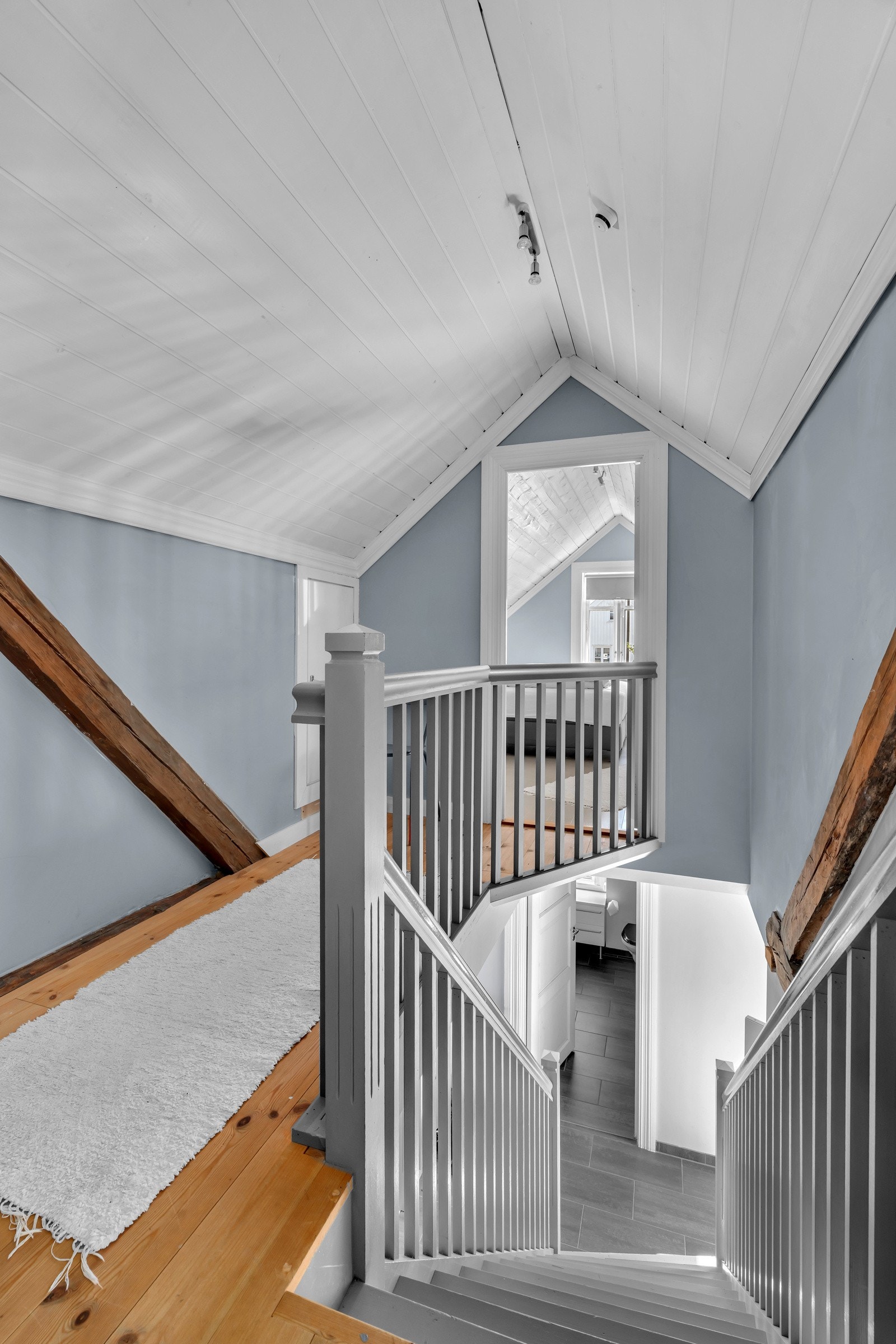 2. etasjen består av loftsrom og 4 soverom. Galleribilde