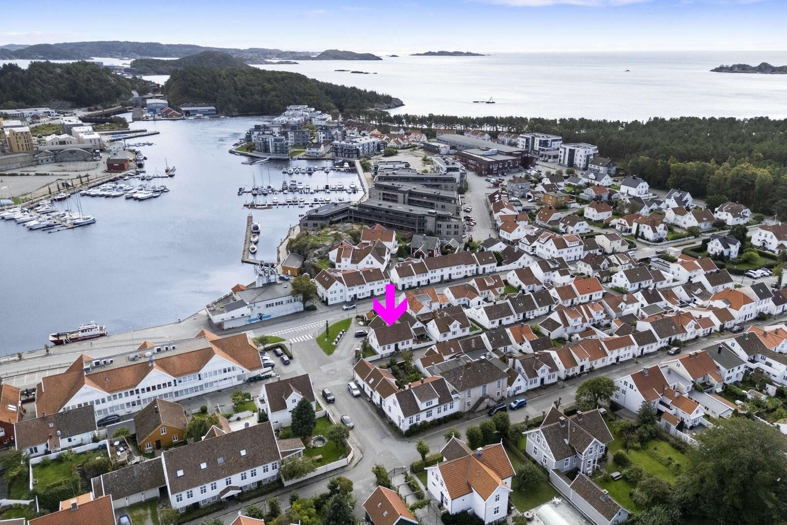 Like i nærheten ligger Furulunden som er et populært sted for tur og løping såvel som bading og avslapping. Galleribilde