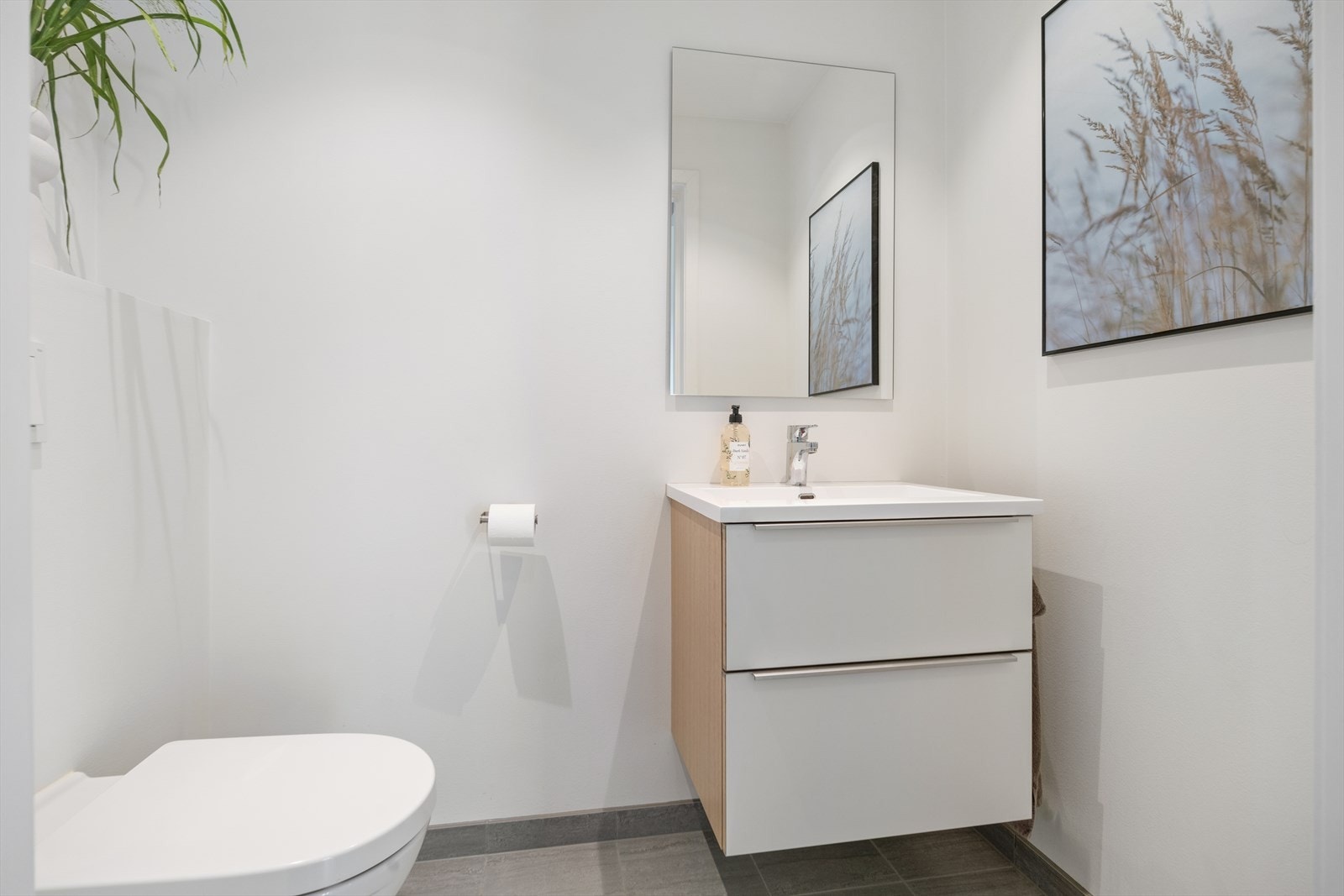 Ekstra toalettrom i 2. etasje på 2,1m². Galleribilde