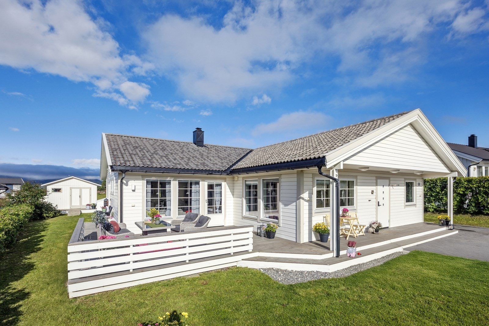 Velholdt enebolig, opprinnelig fra 2004 og betydelig påbygget med 60 m² i 2014. Galleribilde