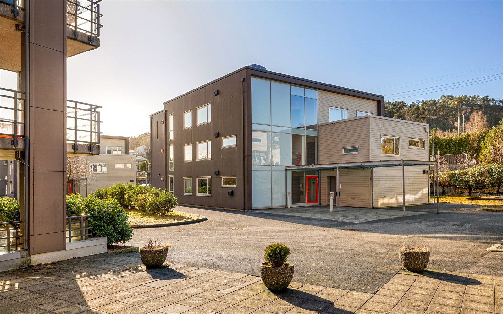 Flotte fellesarealer og garasjeanlegg. Galleribilde