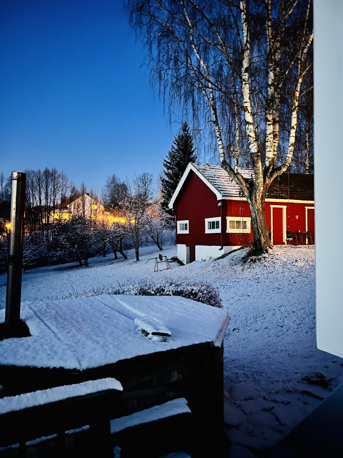 Vinterstemning på tunet. Galleribilde