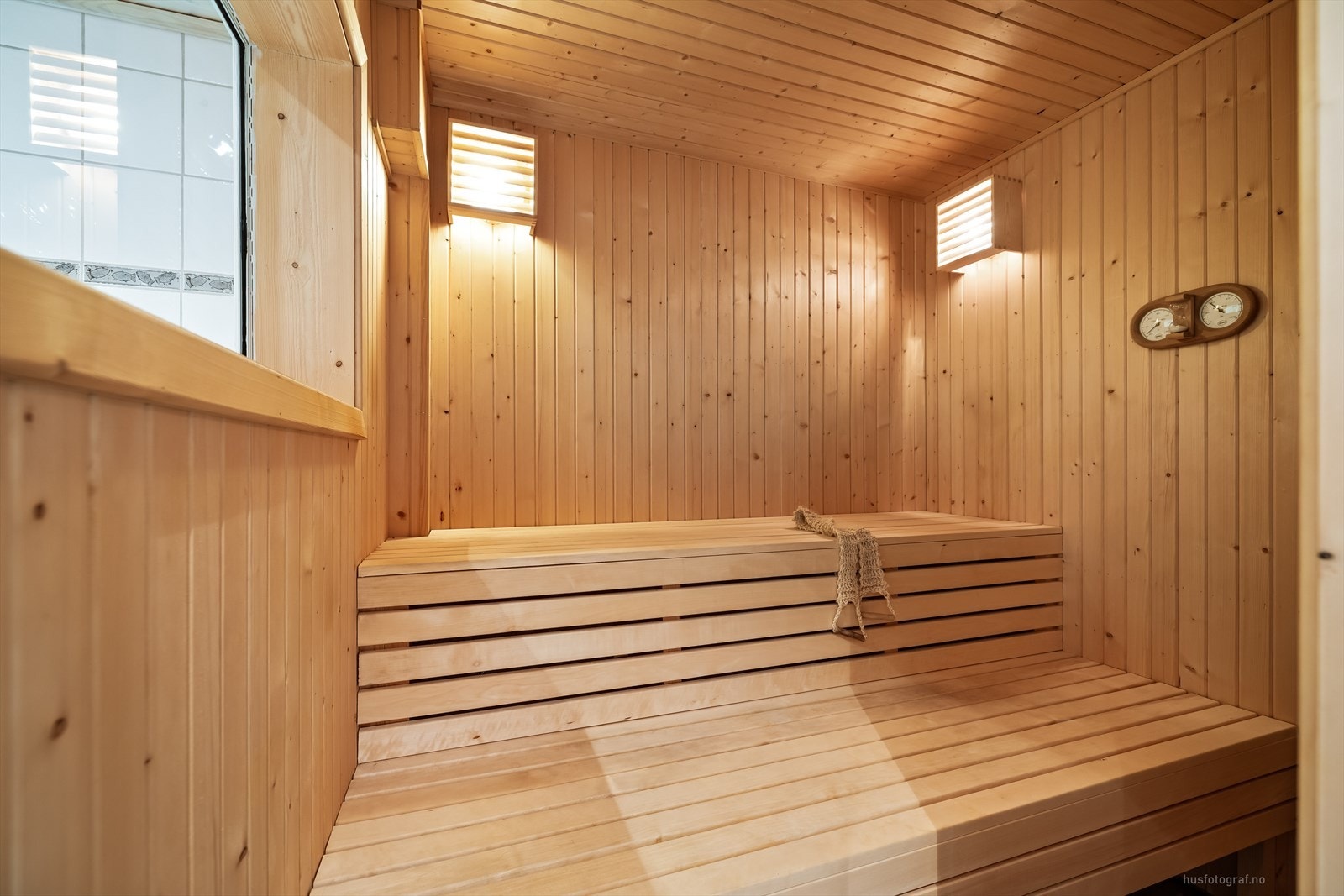 I tilknytning til badet i underetasjen finner du en romslig badstue. Galleribilde