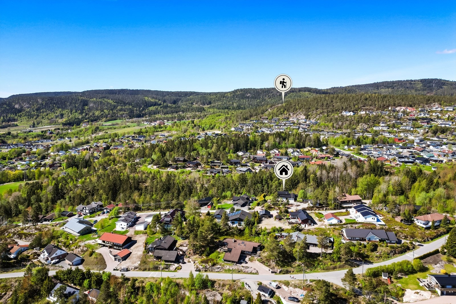 Nærhet til skog og mark med gode turmuligheter rett utenfor døren. Galleribilde