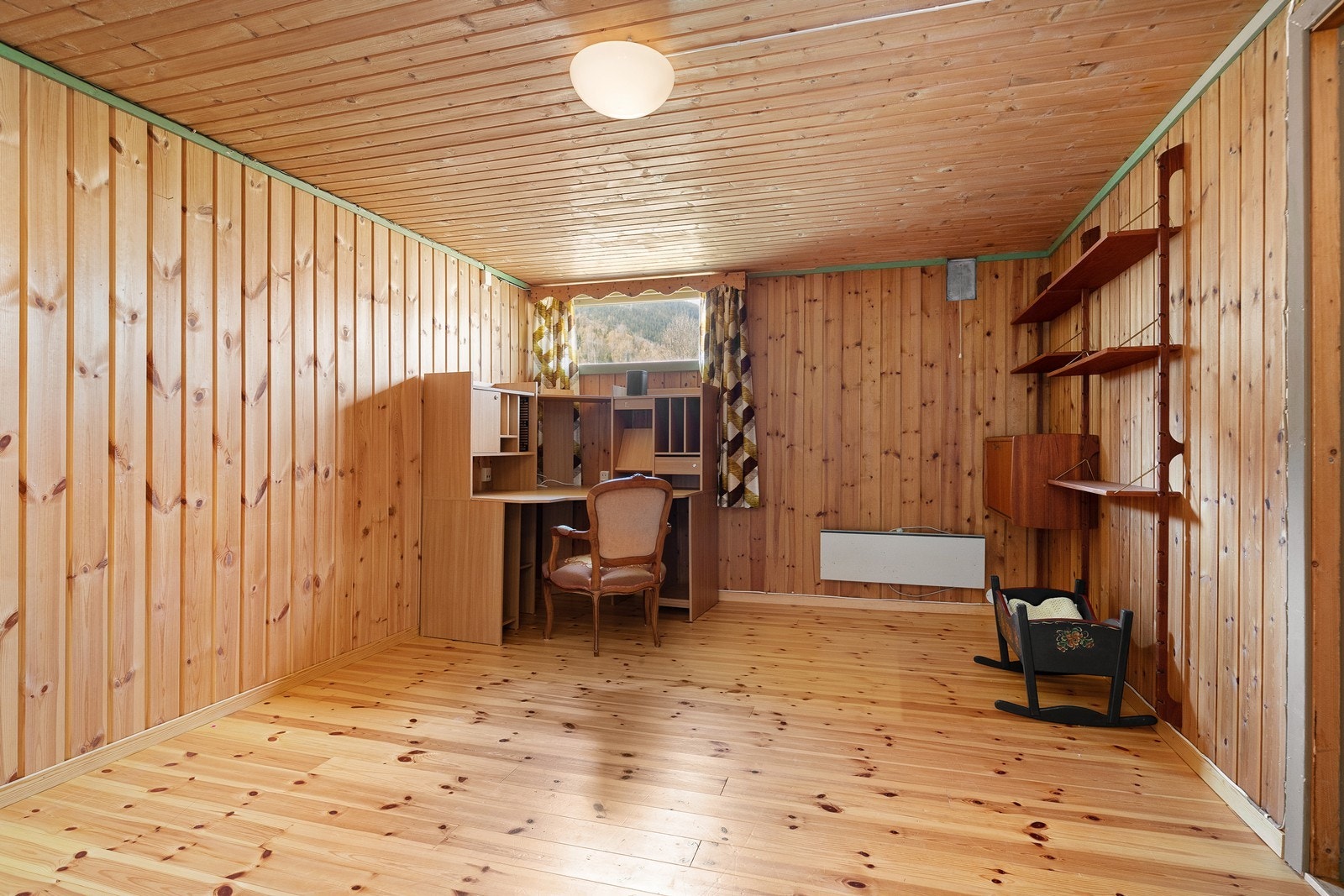 Innredet kjellerstue (ikke omsøkt/godkjent) Galleribilde