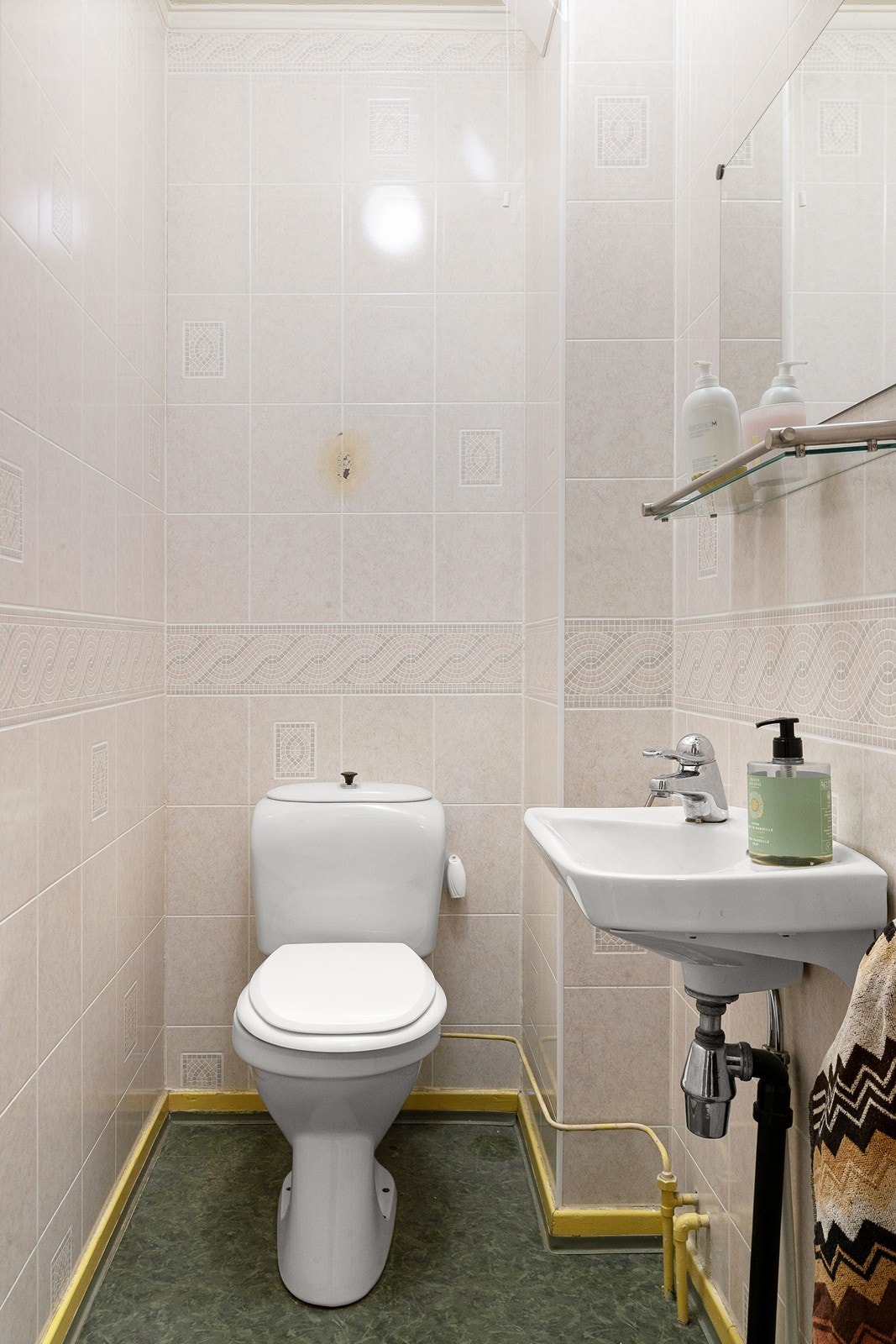 WC befinner seg på eget toalettrom Galleribilde