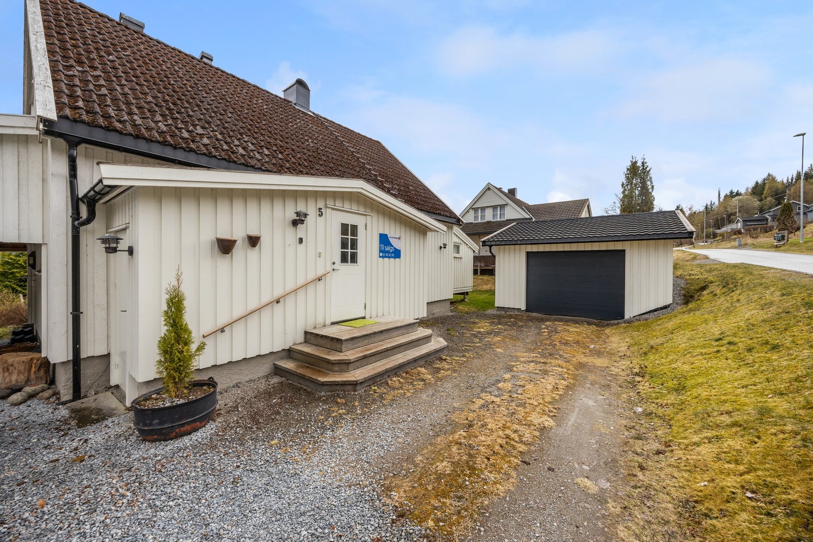 Inngangsparti med trapp Galleribilde