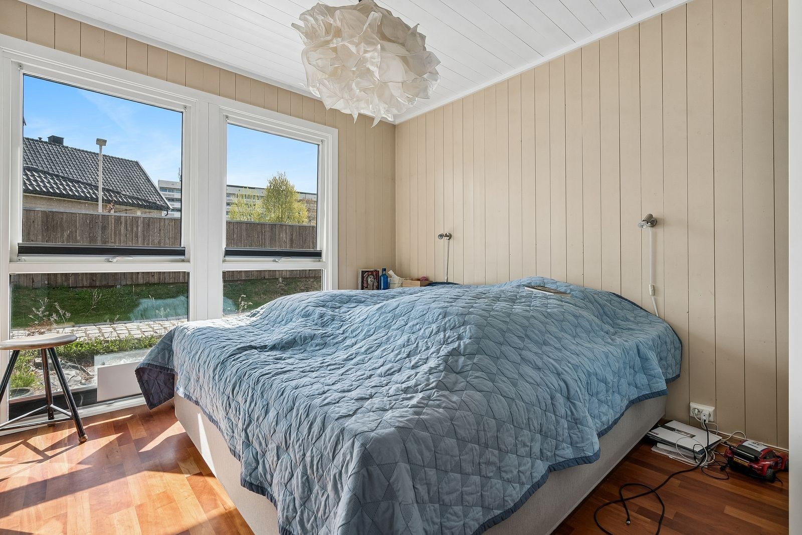 Hovedsoverom med skyvedørsgarderobe Galleribilde