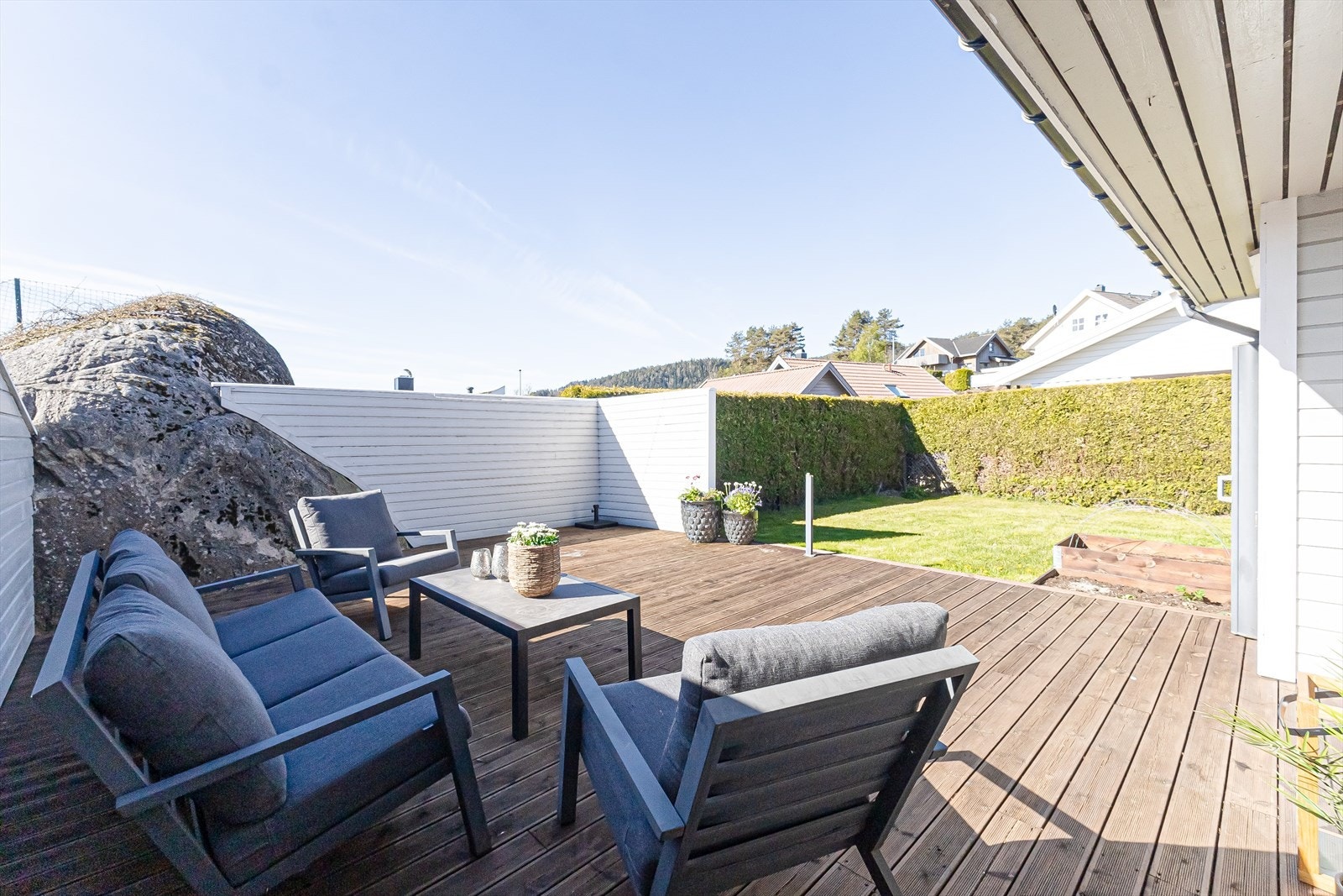 Sjekk denne flotte uteplassen med sol fra morgen til kveld Galleribilde