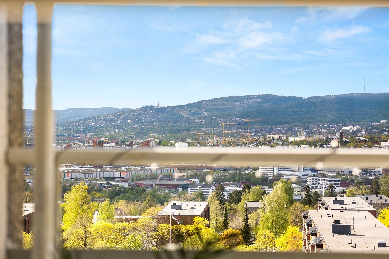 Utsikt mot Holmenkollen. Galleribilde
