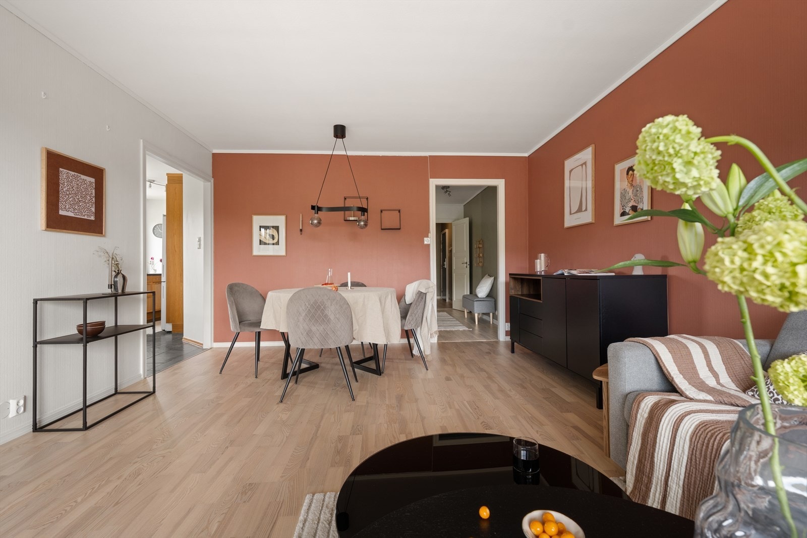 God plass til spisebord og annet møblement! Galleribilde