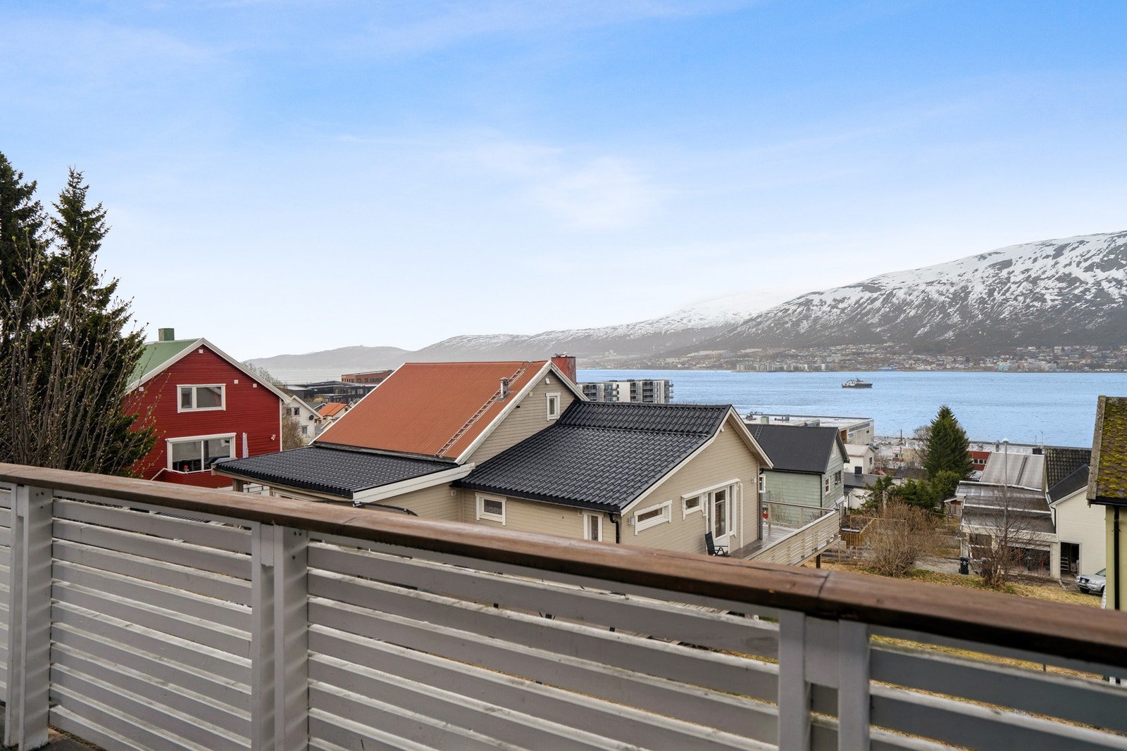 Nærhet til barnehager, skoler og alle sentrumsfasiliteter. Galleribilde