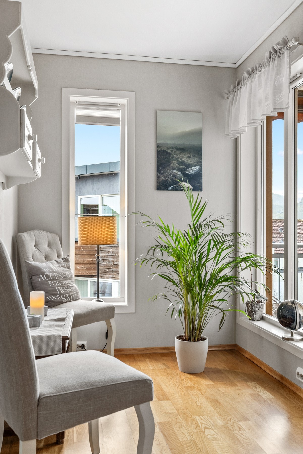 Rikelig med naturlig lys fra vindusflater Galleribilde