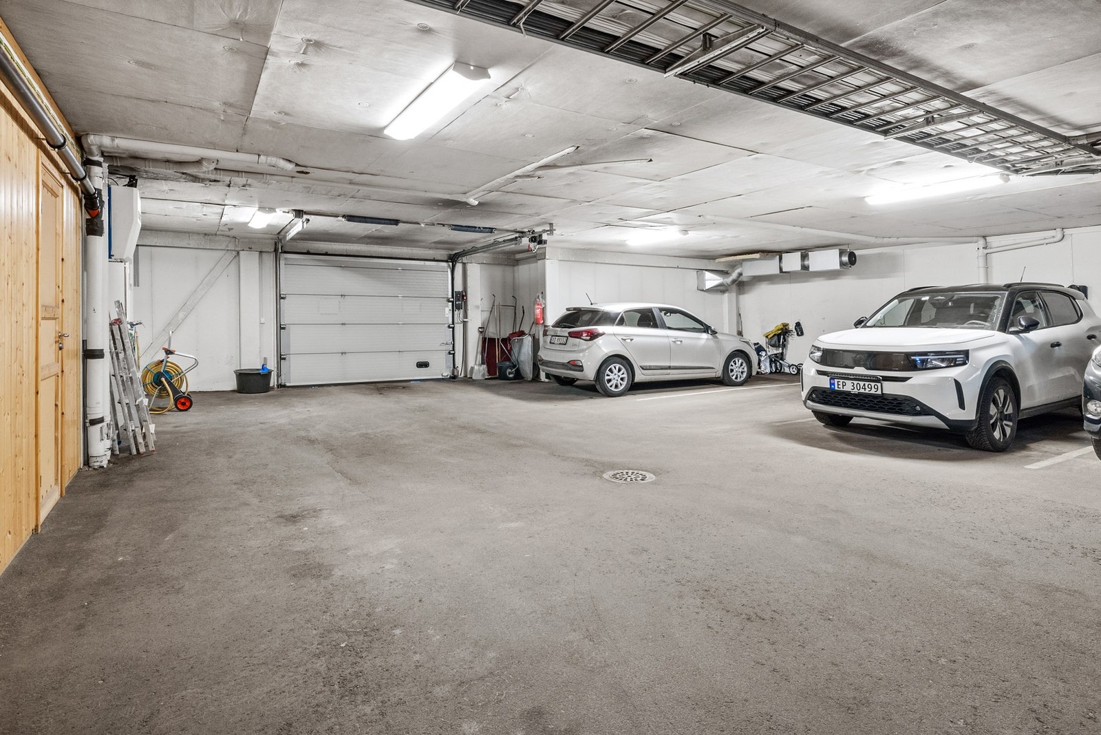 Med leiligheten følger egen parkeringsplass og bod i felles garasjeanlegg i 1.etasje Galleribilde