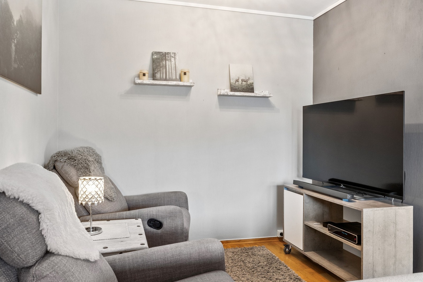 TV-krok i forlengelsen av sofasonen Galleribilde