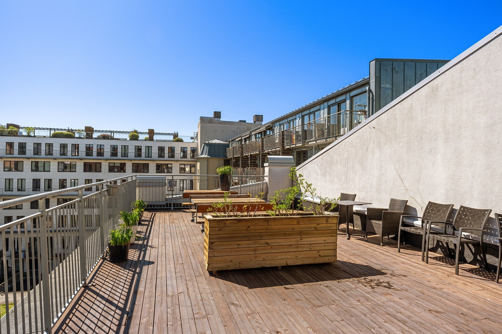 Sameiet har en stor felles takterrasse til bruk for beboerne. Galleribilde