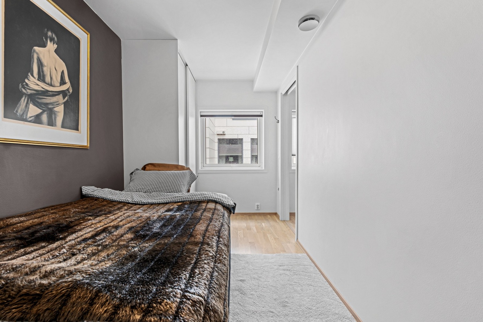 Hovesoverommet er av god størrelse og har funksjonell 2-sidig adkomst via laila-løsning , som gir en effektiv planløsning. Galleribilde