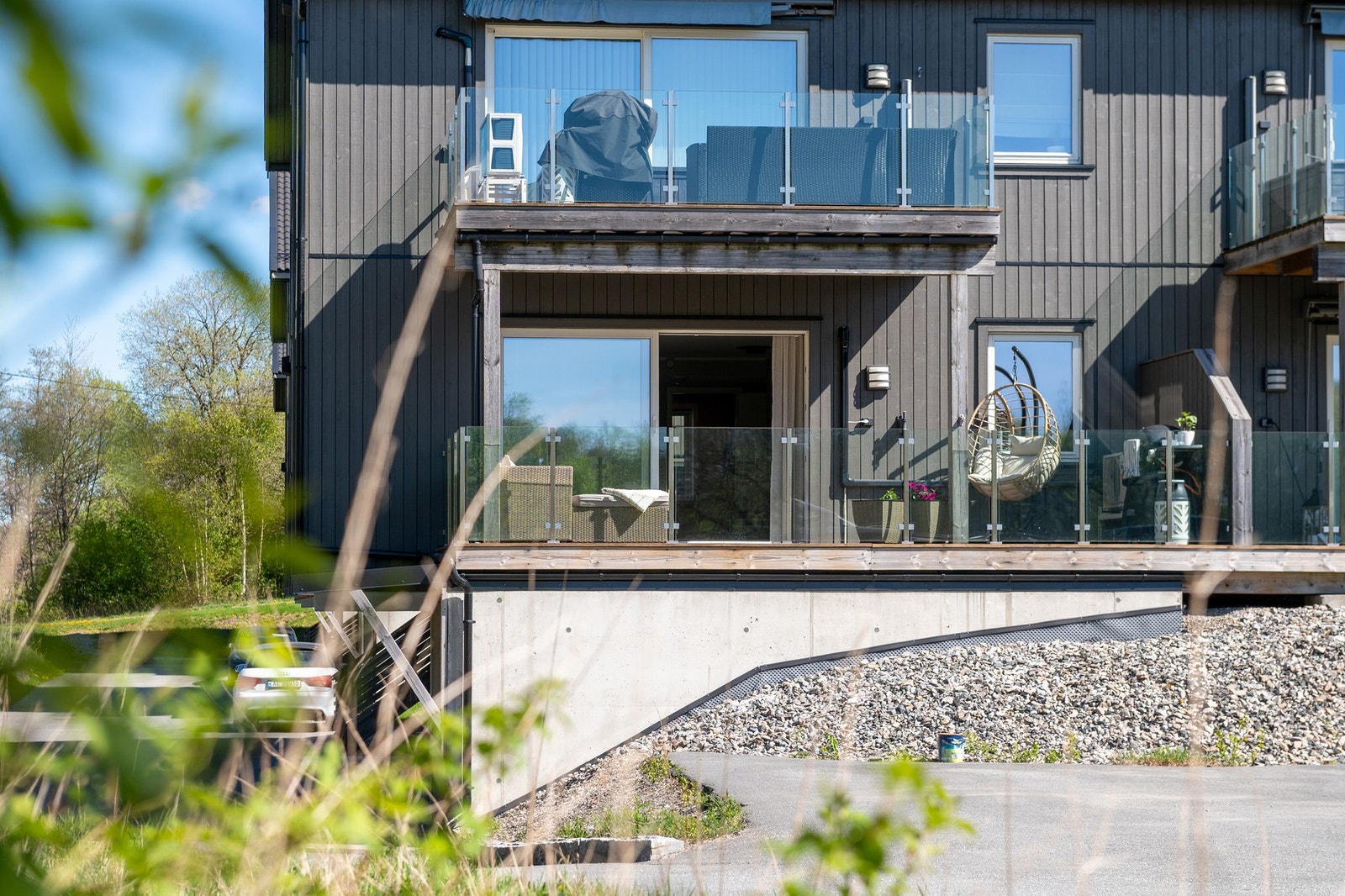 Leiligheten ligger høyt og fritt, og har ingen boligbygg foran Galleribilde