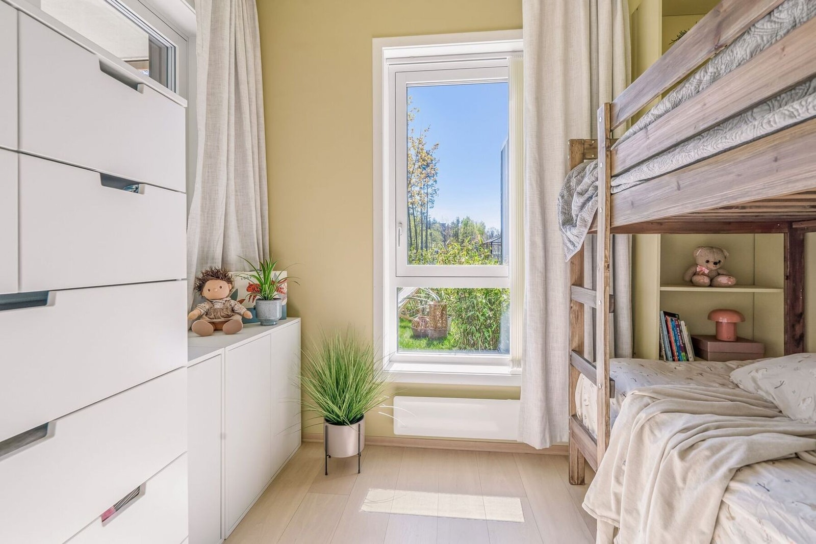 Praktisk planløsning gir fleksible bruksmuligheter for både barnerom, gjesterom eller kontor. Galleribilde