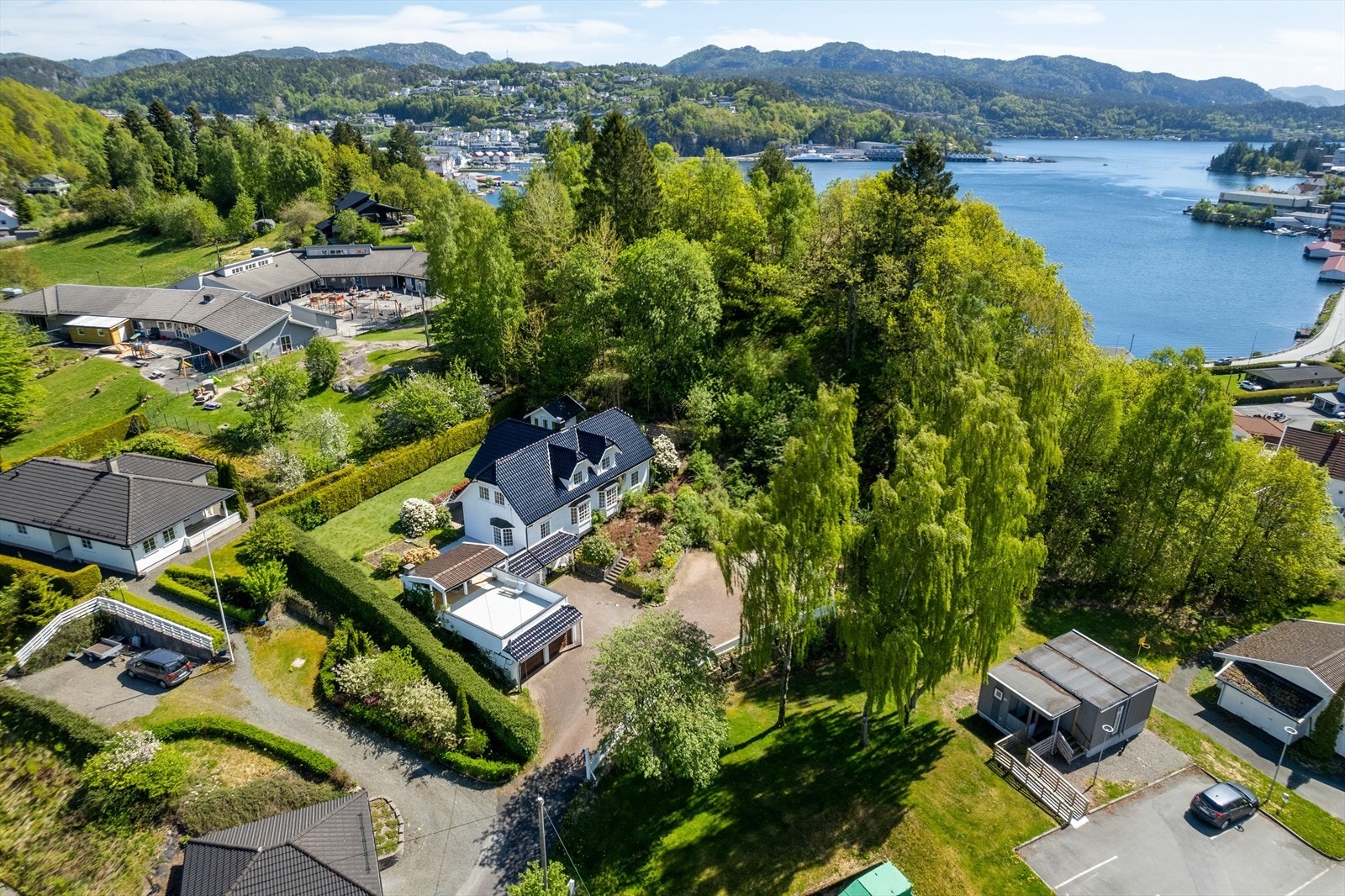 Eiendommen ligger i et etablert og barnevennlig område. Galleribilde
