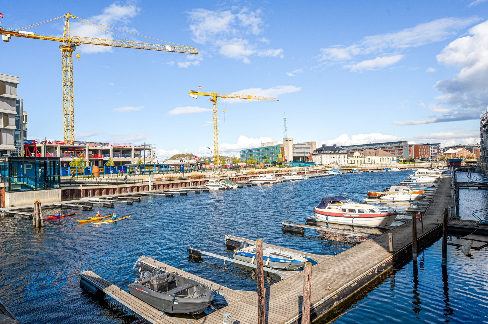 Fjordgata er et attraktivt område for deg som ønsker å bo sentralt med "alt" av service fasiliteter innen gangavstand. Galleribilde