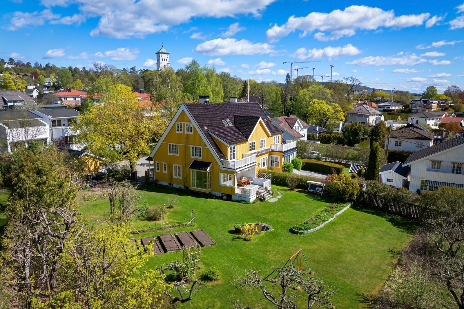Tilstøtende tomt på 1 mål kan etter nærmere avtale kjøpes for 10 000 000,-, les mer om denne muligheten i vårt prospekt! Galleribilde