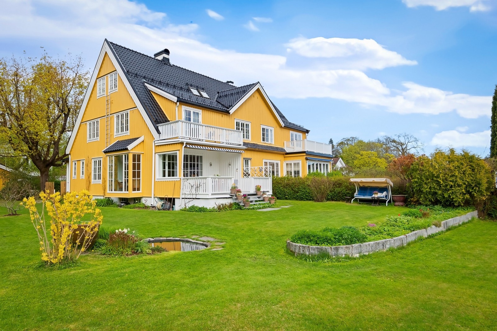 Huset er malt utvendig av
foretaket Bygg & anlegg i 2025. Galleribilde