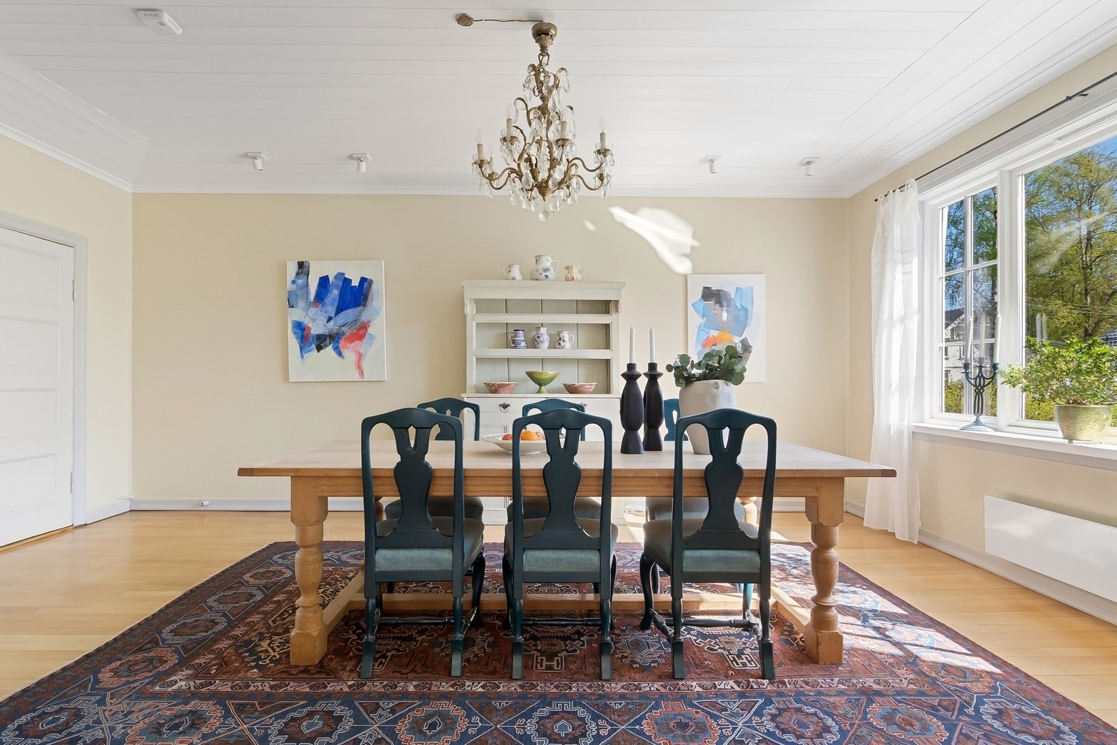 Dette er et svært sjarmfullt hjem hvor historie sitter i veggene. Galleribilde