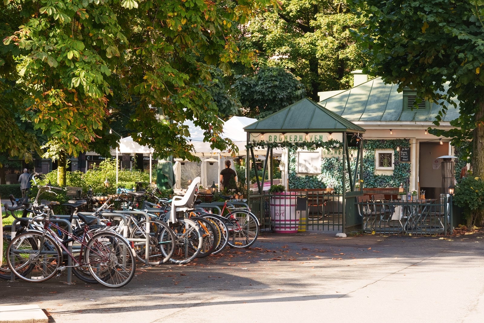 Grünerhagen er et av flere flotte grøntområder i nabolaget, perfekt for en kaffe i det fri. Galleribilde