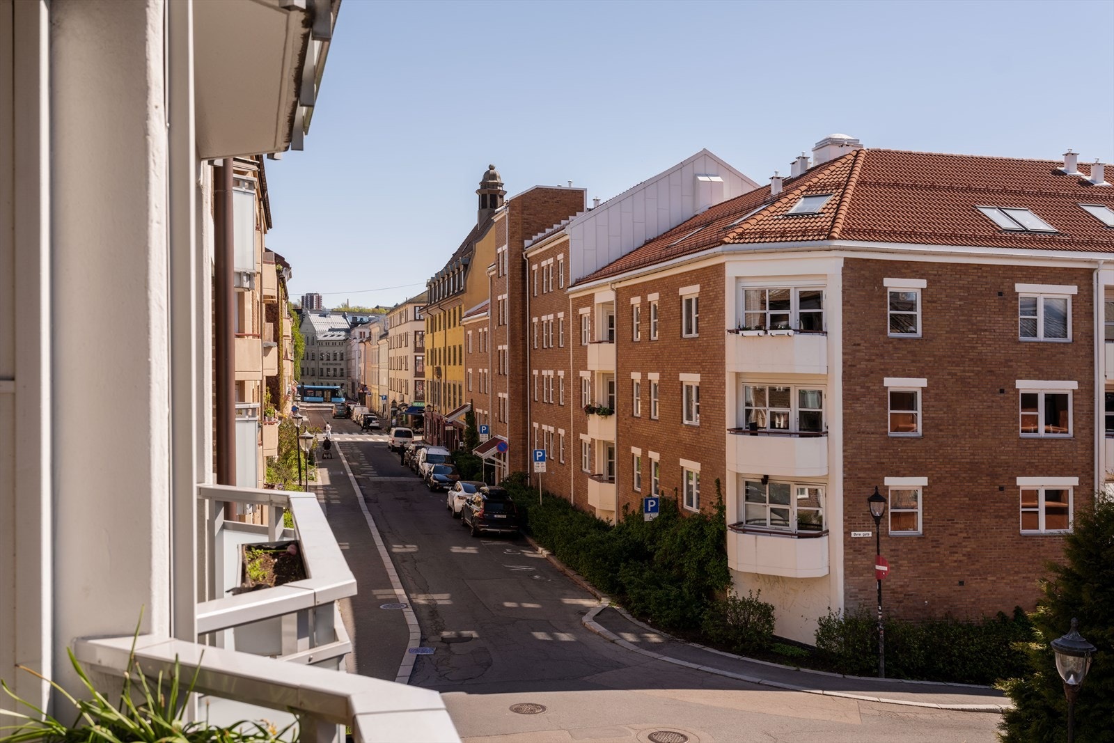 Beliggenheten i en rolig og lite trafikkert gate gir en tilbaketrukket atmosfære midt i byen. Galleribilde