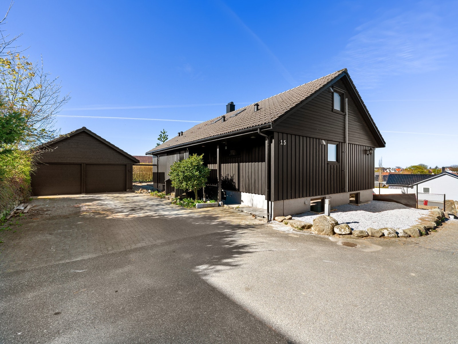 Store deler av boligen er nylig renovert, noe som bidrar til et helhetlig og tidsriktig preg. Galleribilde
