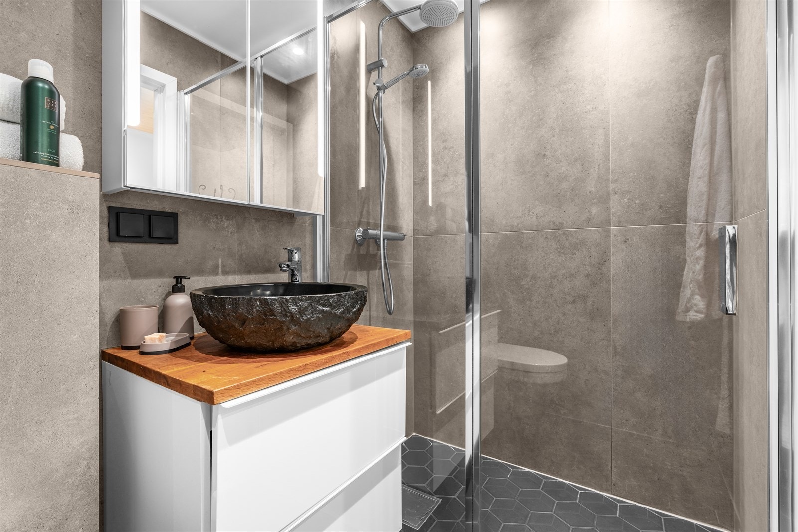 Badet ble oppgradert i 2019 og det foreligger dokumentasjon. Galleribilde