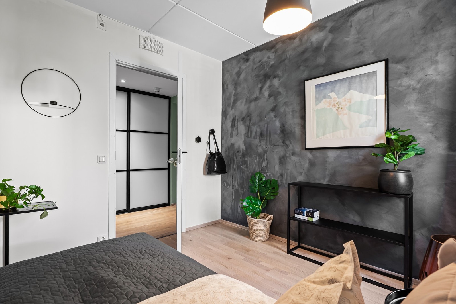 Den skjermede plasseringen i enden av leiligheten sikrer en rolig og behagelig sone. Galleribilde