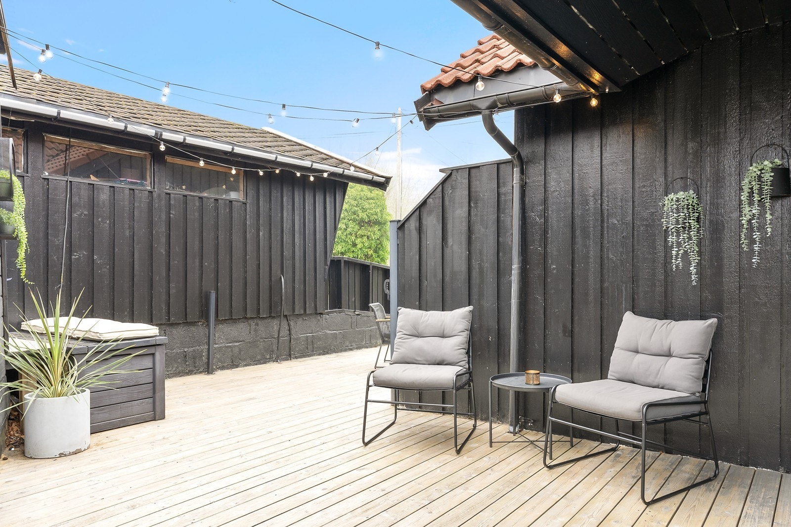 Det er plass til å innrede med i ulike soner med sittegrupper og grill. Galleribilde
