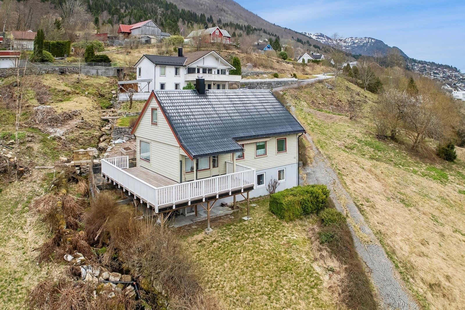 Skårhaugbakken 23 presentert av EiendomsMegler1 Nordfjord ved Sissel Halnes Galleribilde