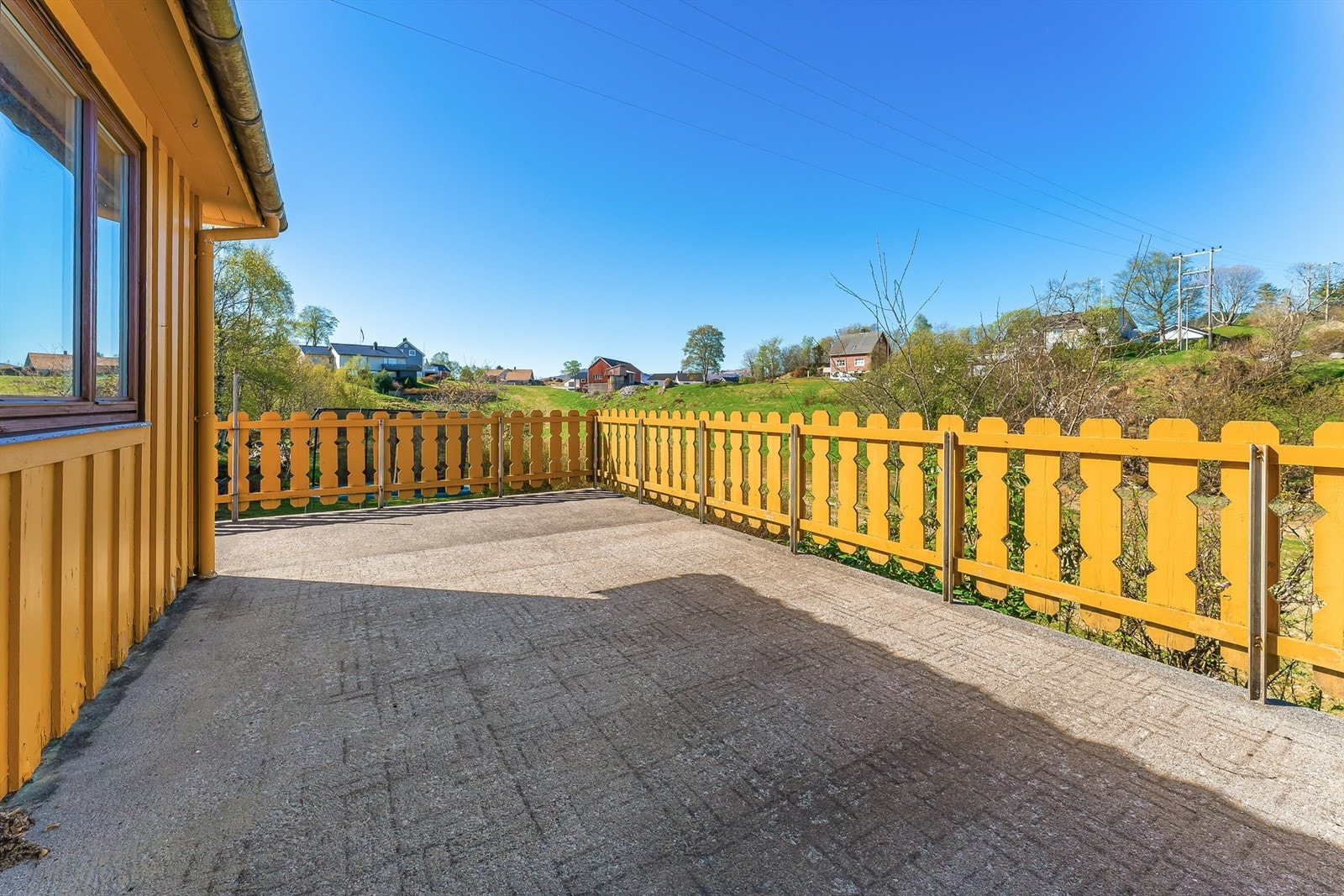 Romslig veranda i 1. etasje Galleribilde