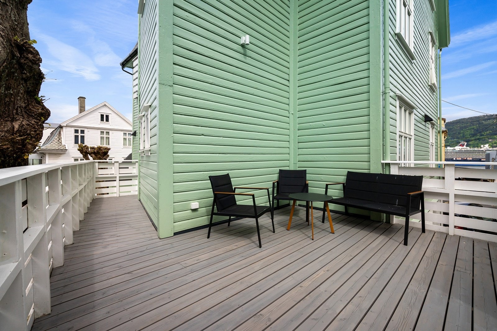 - Koselig felles terrasse for sameiet - Galleribilde