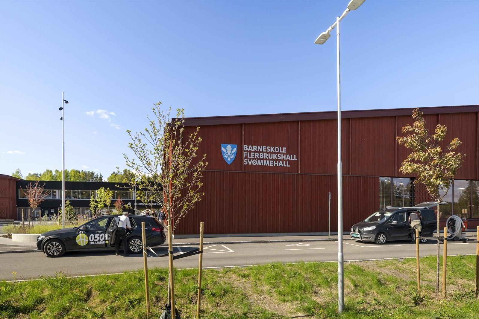 Nærområde byr på kort vei til barnehager og skoler, i tillegg til flerbruks- og svømmehall! Galleribilde