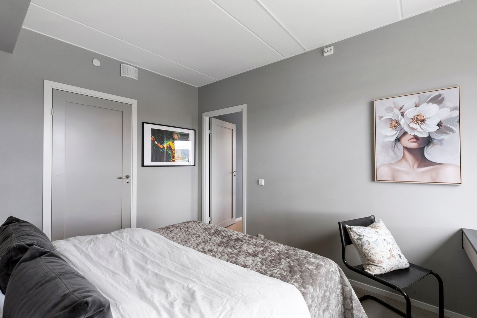Soverom 2 med egen bod Galleribilde