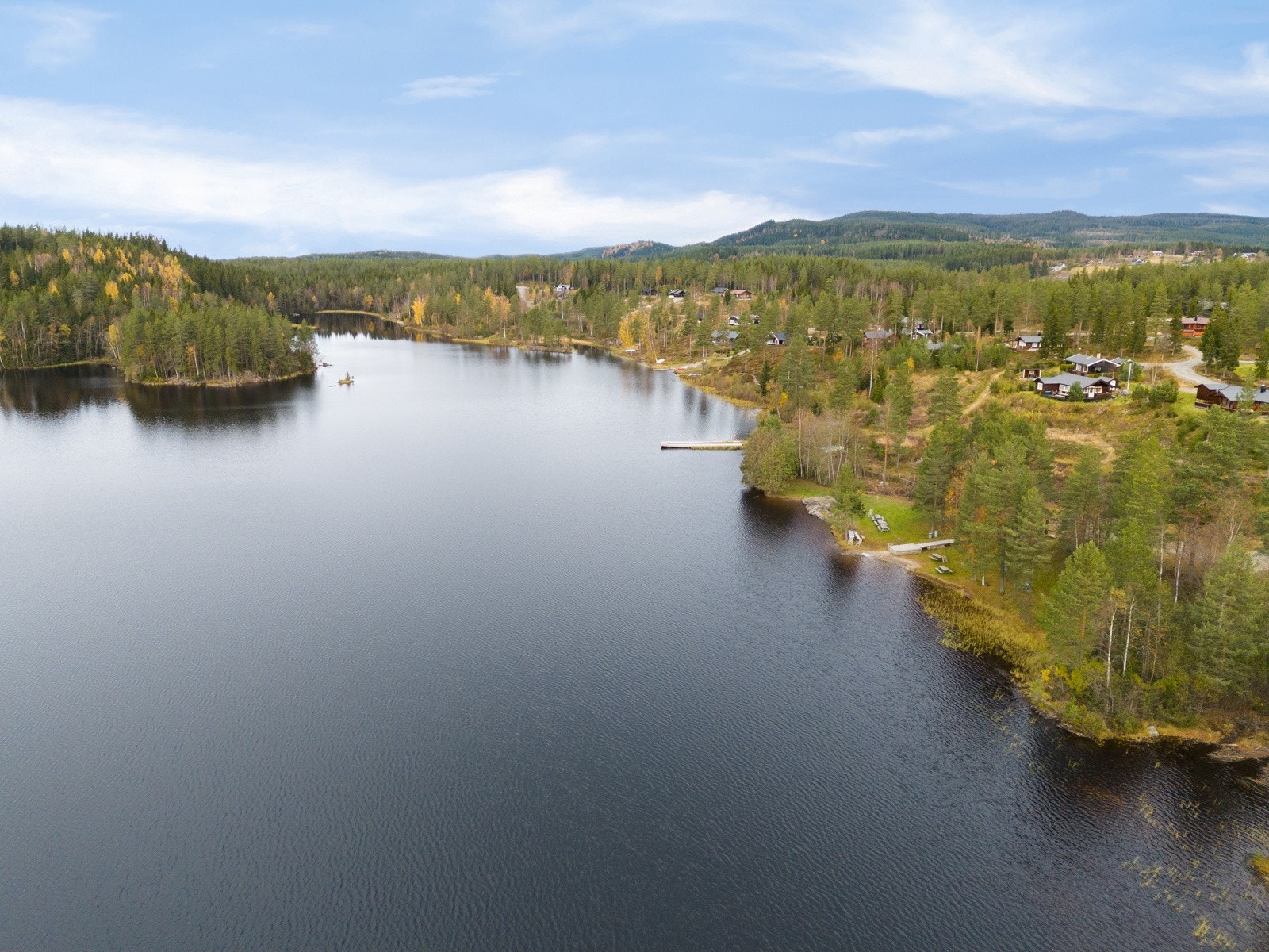 Hytta har en flott beliggenhet hvor du kan finne din indre ro, kun 1.5 time fra Oslo. Galleribilde