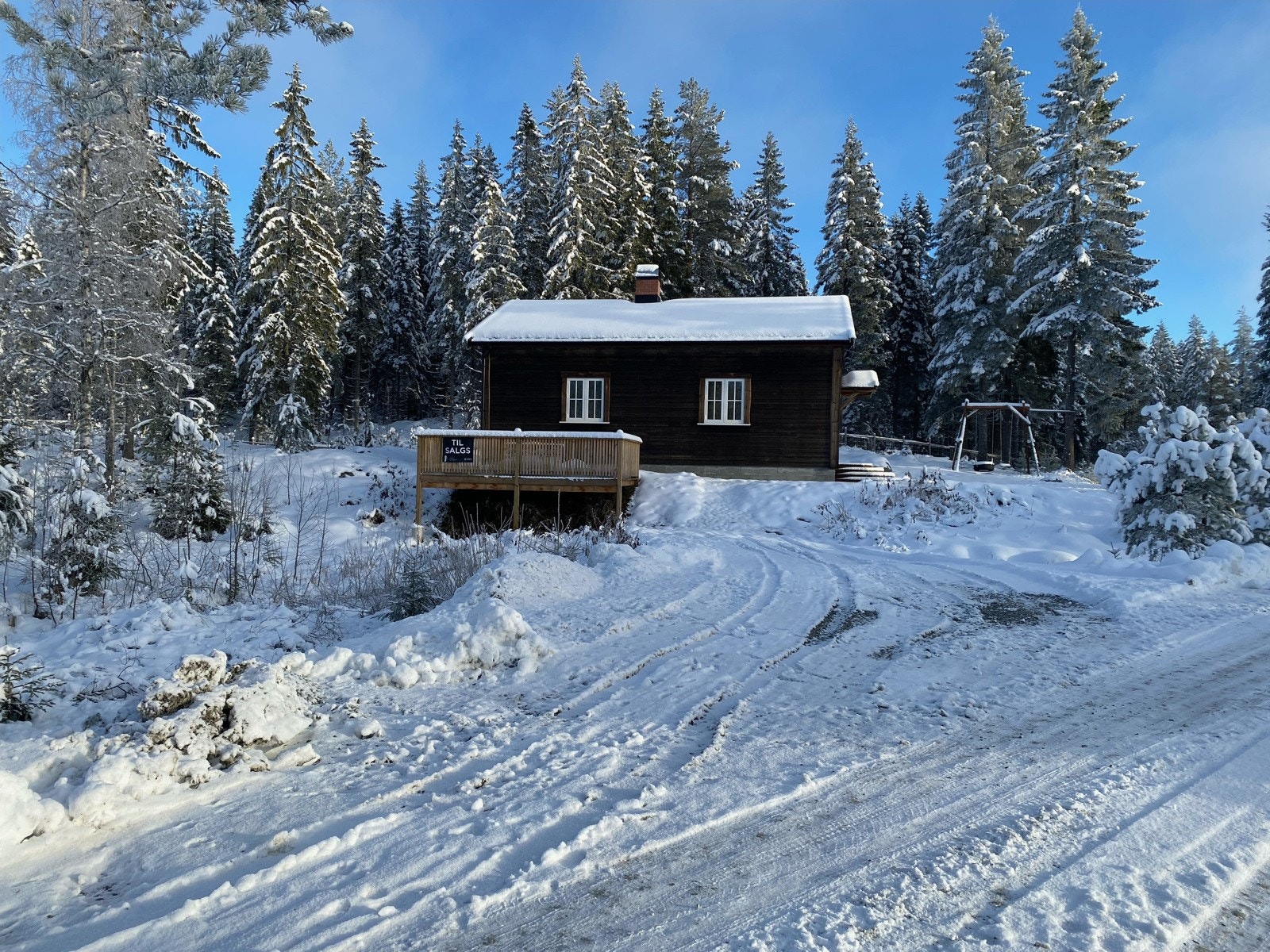 På vinterstid er det fine skiløyper og muligheter for å gå på skøyter. Galleribilde