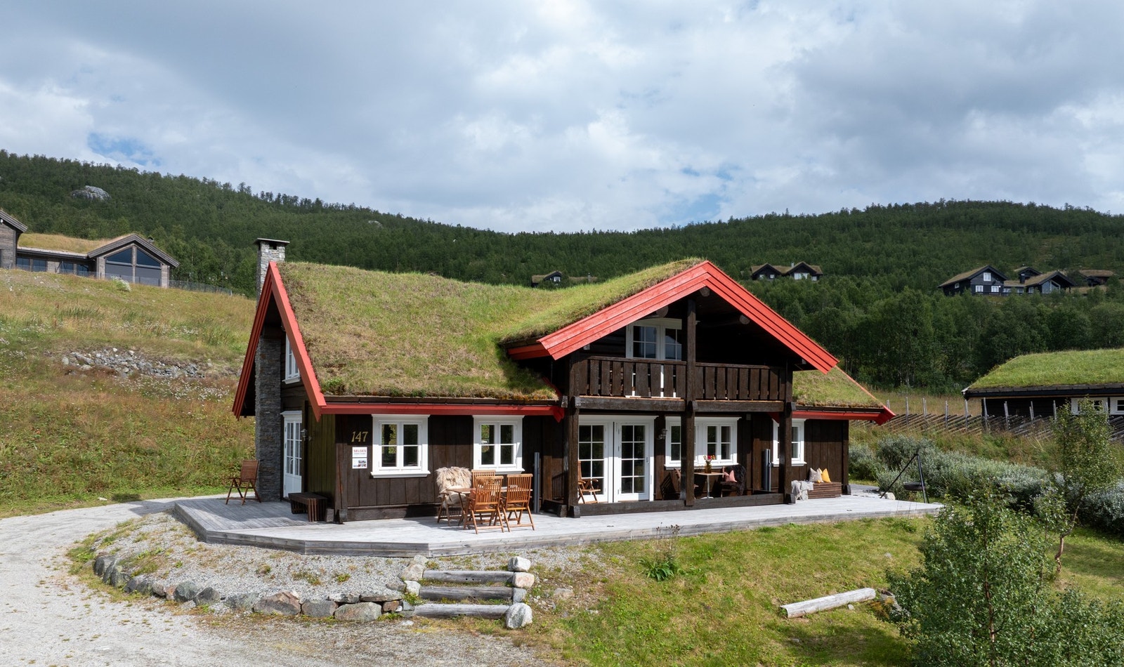 Hytta ligger med panoramautsikt og særs gode solforhold. Galleribilde