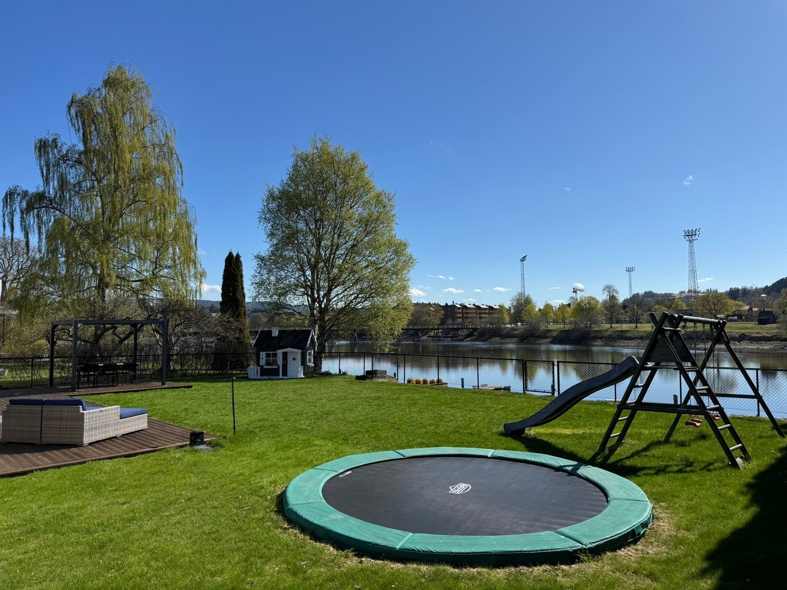 Ute bilder tatt av selger. Galleribilde