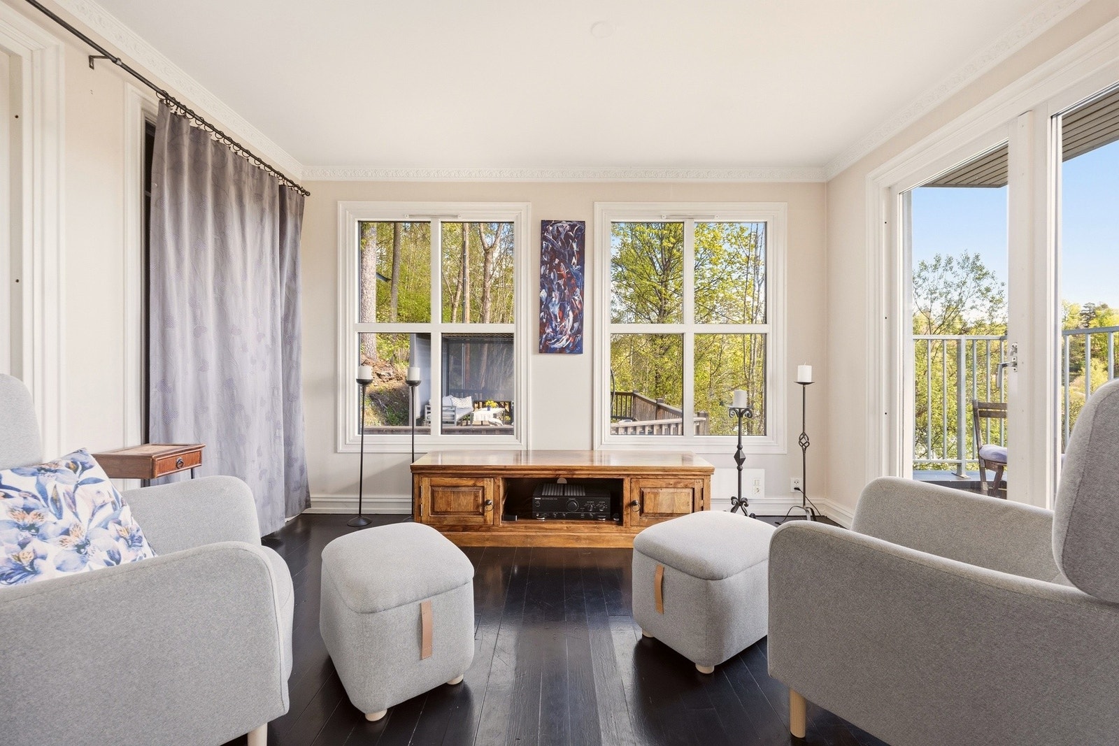Boligen har store og flotte sosiale soner med god plass til å varte opp for familie og venner! Galleribilde